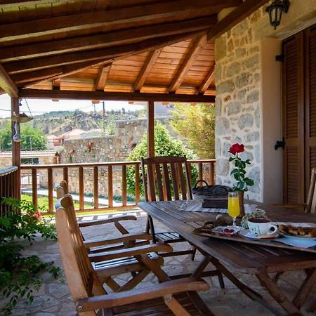 Traditional Stone Home With View Throfárion Exterior foto